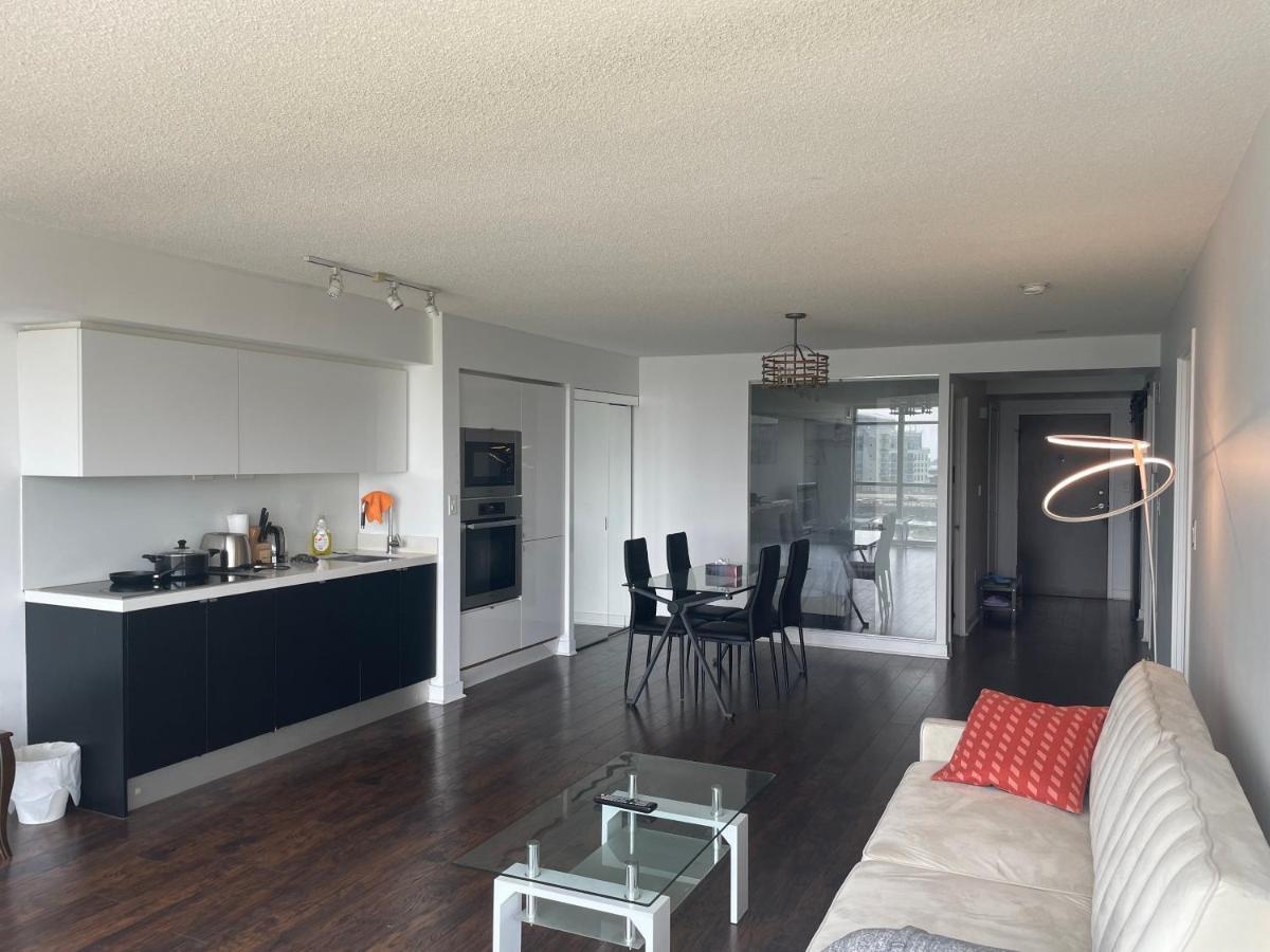 Three Br Condo Step To Cn Tower Rogers Center With Free Parking Toronto Exterior photo